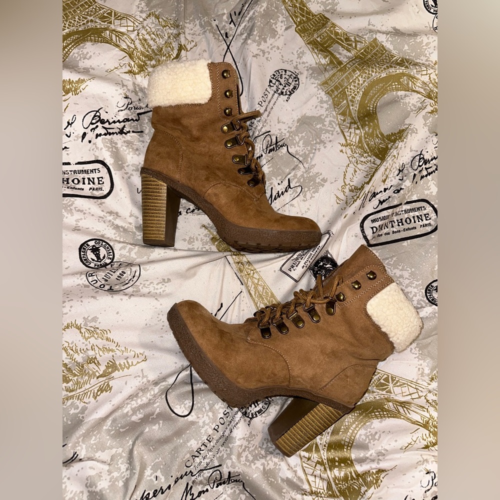 Brash High Heeled Shearling Lace-Up Boots Timberland Style- size 5.5